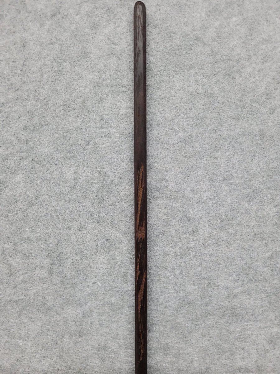 케인도 제작하기 위해 다양한 사이즈로 제작을 시험하고 있습니다! 하드우드로 제작하여 가능한 부러지지 않았으면 좋겠지만, 케인은 두께에 따라 안부러지긴 힘든 제품이라고 생각해서 많은 고민을 하고 있습니다. 케인 제작이 순조롭게 진행되면 또 이벤트를 할지도 모르겠네요!
#패들 #케인 #원목