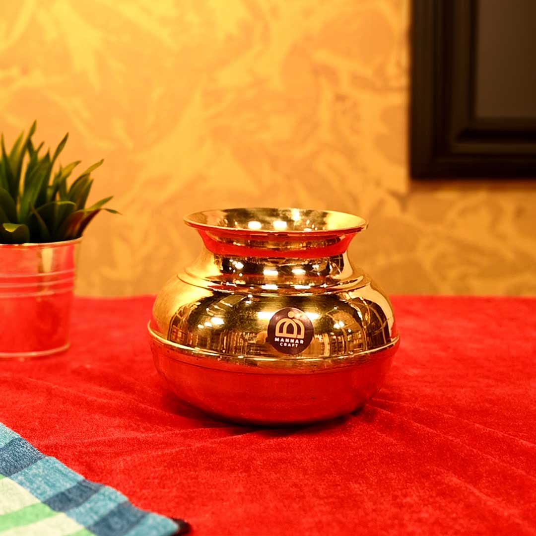 mannarcraft's tweet photo. Mannar Craft Bronze Pot will grace your kitchen for generations, passing down flavors and stories. 
  https://t.co/gXkmRrEIbu  

#mannarcraft #bronzepot #indiankitchenware #traditionalcooking #healthycooking #handmade #kitchenessentials #bronzecookware https://t.co/i4Qj4GgAJi