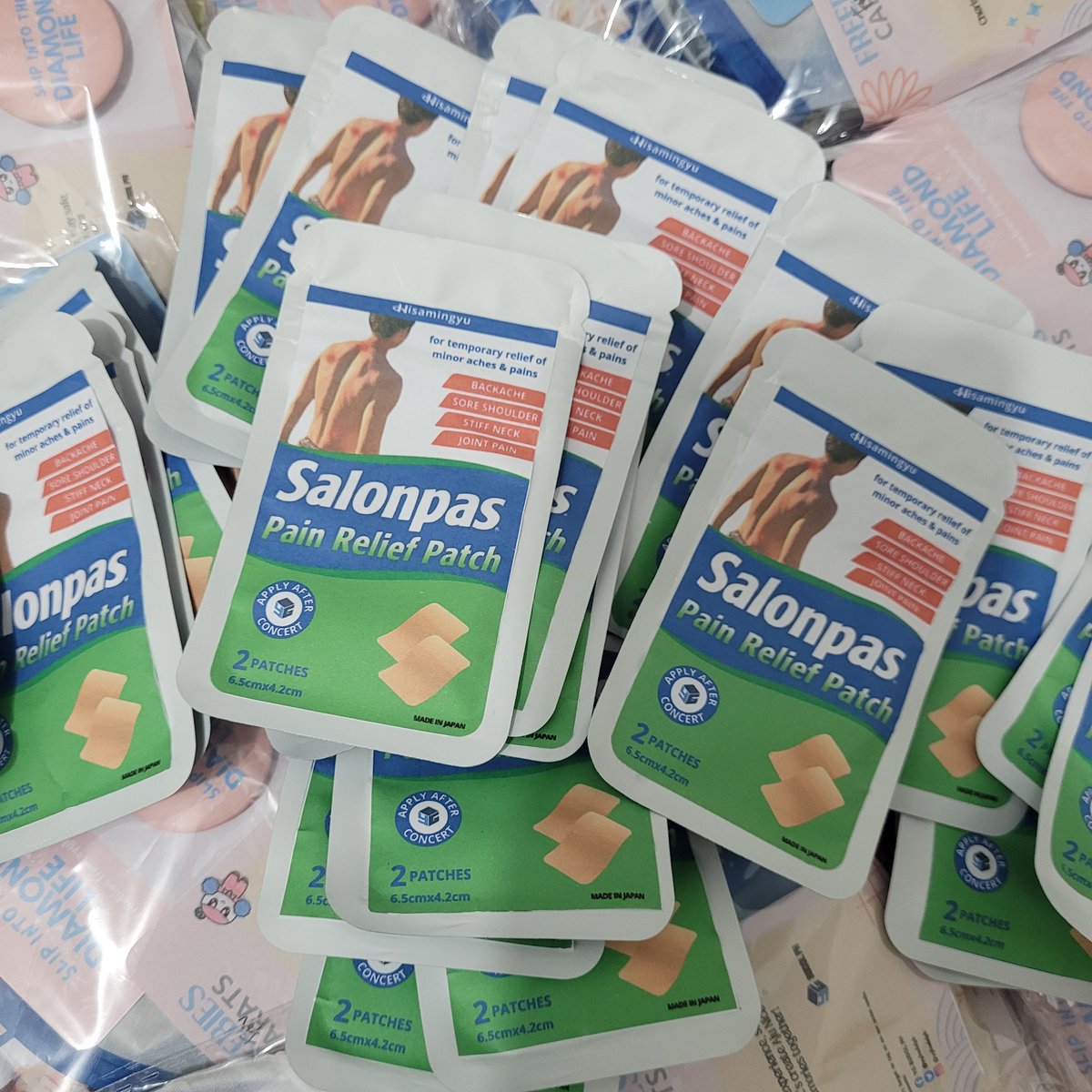 kraftedph_shop's tweet photo. 📢 Guess what, Carats? 💎
We're throwing in 2 Salonpas patches to our freebies – because a concert night should be nothing short of pure comfort! 🌟
#SEVENTEEN #SVTFollowTour #FollowTourinBUL #FOLLOW_TO_BULACAN #SEVENTEENinBULACAN https://t.co/NUlZxm5q0u