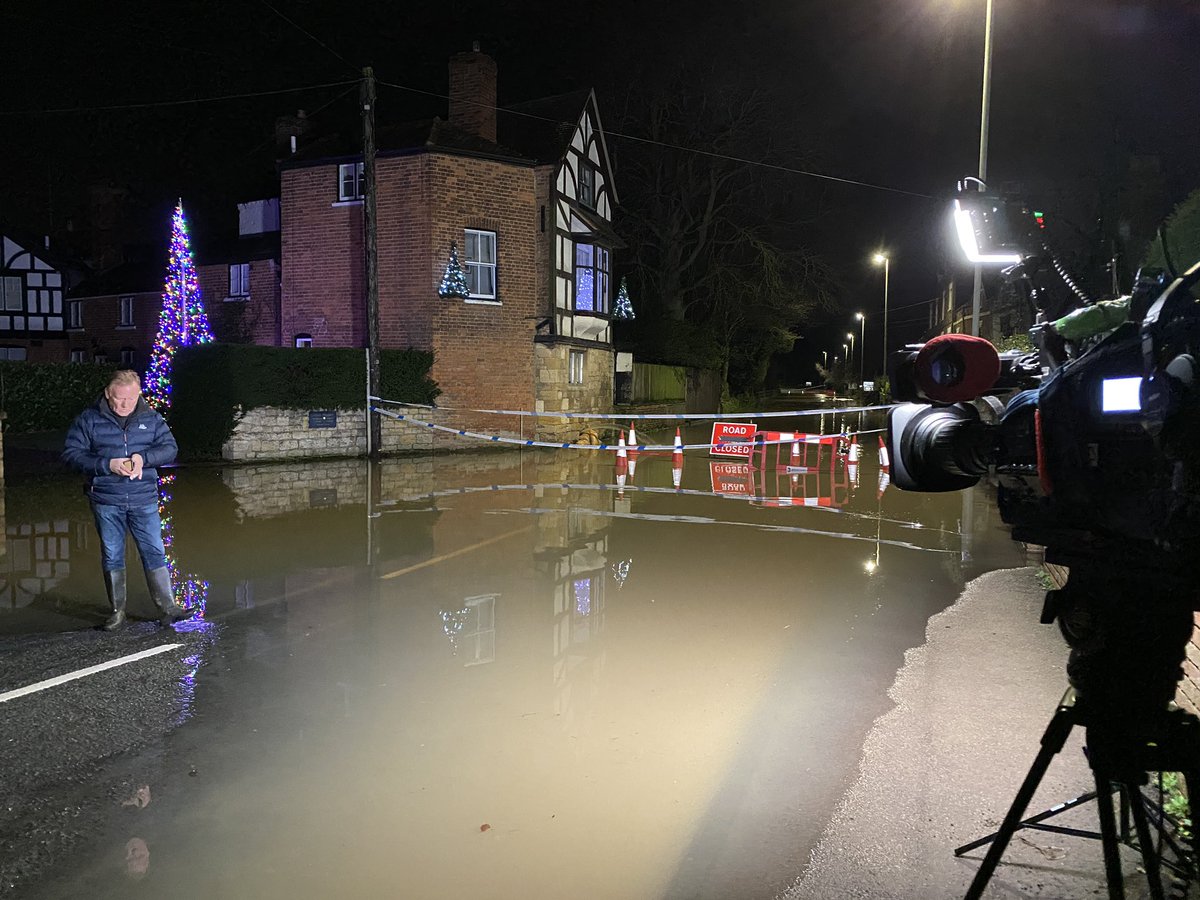 iceboxvideo's tweet photo. Gloucester Road , Tewkesbury #BBCBreakfast #breakfast  #floods https://t.co/UOptDNvnKU