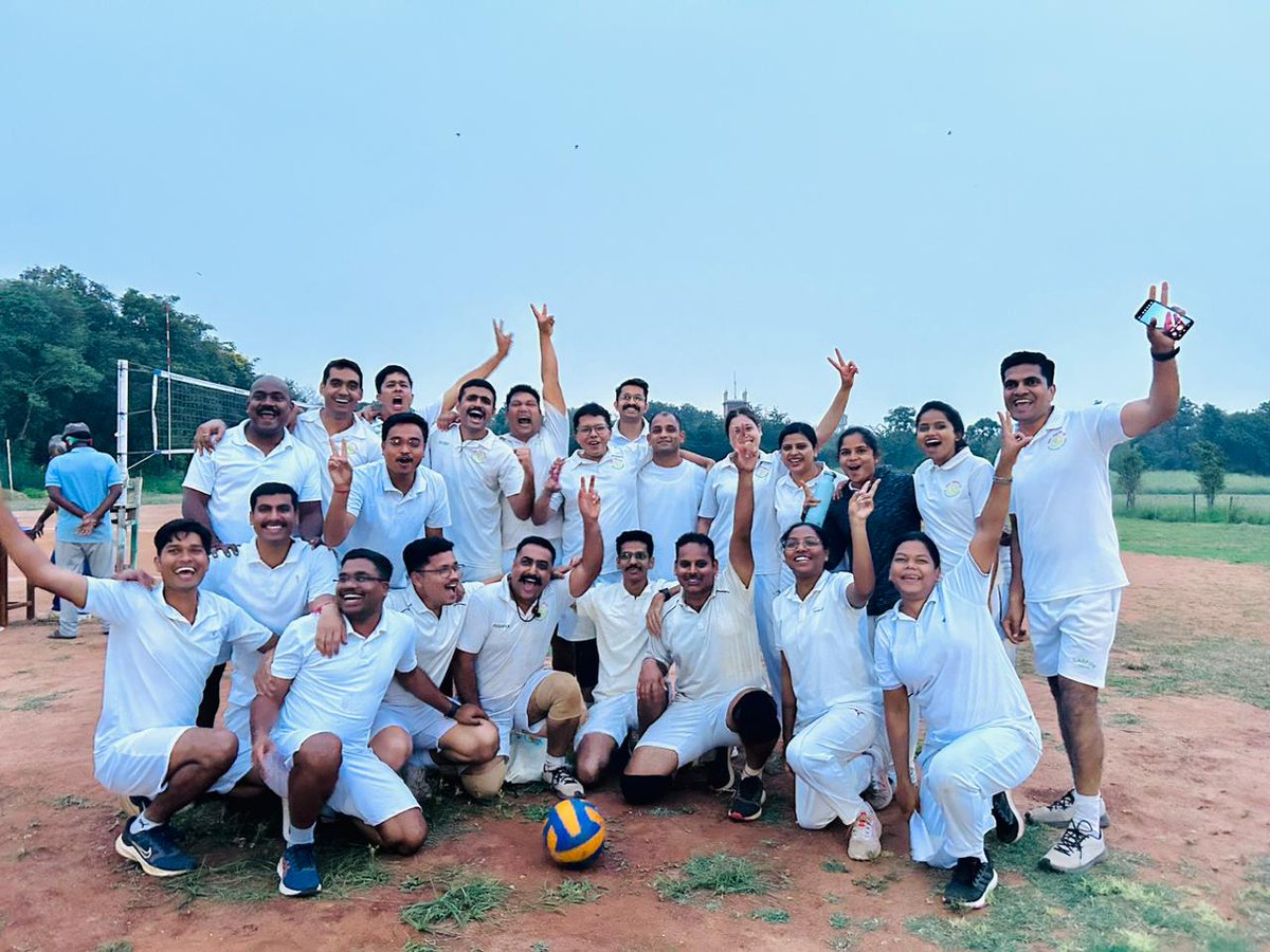casfoscbe's tweet photo. Annual Sports Meet 2024 has been inaugurated by our Principal and Faculty members on 2ndJan 2024. Officer Trainees of SFS 2022-24 I,SFS 2022-24 II and SFS 2023-25 batch participated in sports meet with great fervour and sportsmanship.
#sfs #casfos #playground #sportsmeet https://t.co/HxS5puQT2h