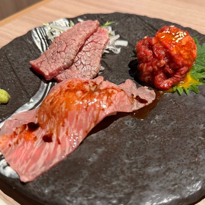 年末年始の挨拶できぬまま三賀日も過ぎてしまいました🙏😣昨年はポルノハブ 、ファンクラブの活動を始めた記念の年！多くの方に応援いただき有難うございました🙇&zwj;♀️ 変わらず今年も応援してね💓  昨年ダーリンと食べた焼肉の写真☺️年末年始も一緒に過ごせる日があって幸せ💓