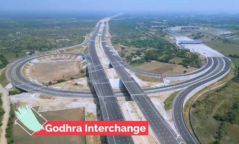 Godhra Interchange of DME eWay! Interchange is Ready, few parts are left to be done between Godhra & Vadodara! Vadodara to Bharuch is Ready, Wayside amenities work in progress. #DelhiMumbaiExpresssway #infrastructure #Delhi #mumbai 📷Infra Live