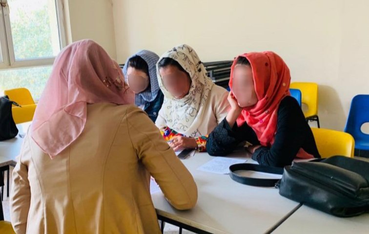 While some @BritishCouncil teachers have at last been relocated to 🇬🇧, many more remain stuck in hiding in Afghanistan or in hotels in Pakistan. They've been waiting for well over 2 years now. @GOVUK needs to finish the job & get the teachers to safety @FCDOGovUK #AtRiskTeachers