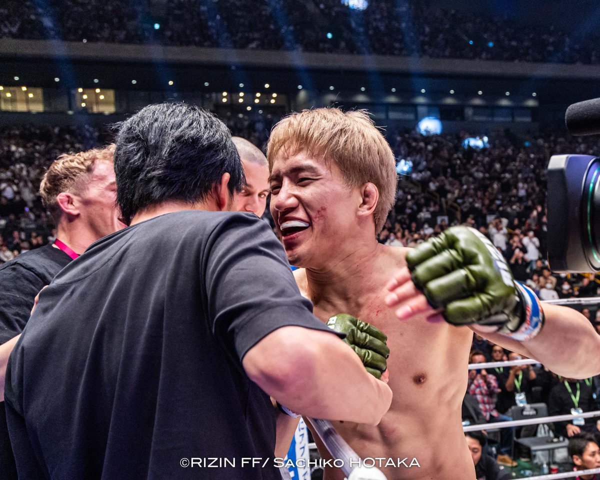 kai_1031_'s tweet photo. リングで戦うのは1人だけど
その後ろにはたくさんの支えがある
挑戦を続けると手を差し伸べてくれる人が絶対に現れる
その仲間たちのために勝ちたいという気持ちが自分を強くする
強くなる秘訣は
がむしゃらに練習することではなく
感謝の気持ちを忘れないこと https://t.co/EtuRBs5x3s