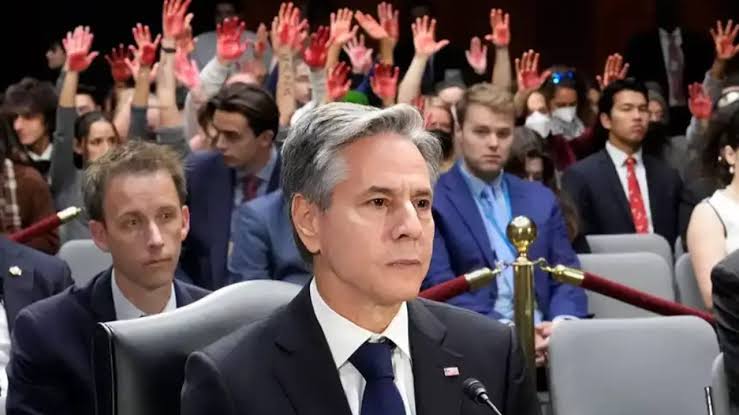 Gazze’deki katliamın ana finansörü ABD’nin Dışişleri Bakanı Blinken, bu akşam Türkiye'ye geliyor.

Ülkemizde işgalci ve işbirlikçilerini istemiyoruz. 

#KatilBlinkenıİstemiyoruz
#israilGüçtenAnlar