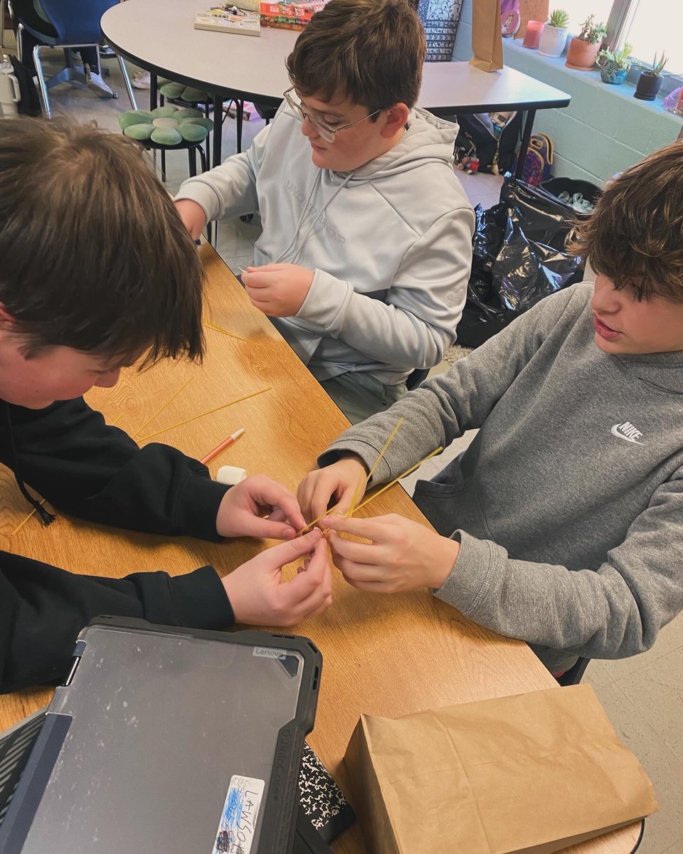 lauren_allinder's tweet photo. Marshmallow Challenge for the win on the first day back from a break! #AllindersAngels @TweetDCS_HMS https://t.co/uYWxZtGYid