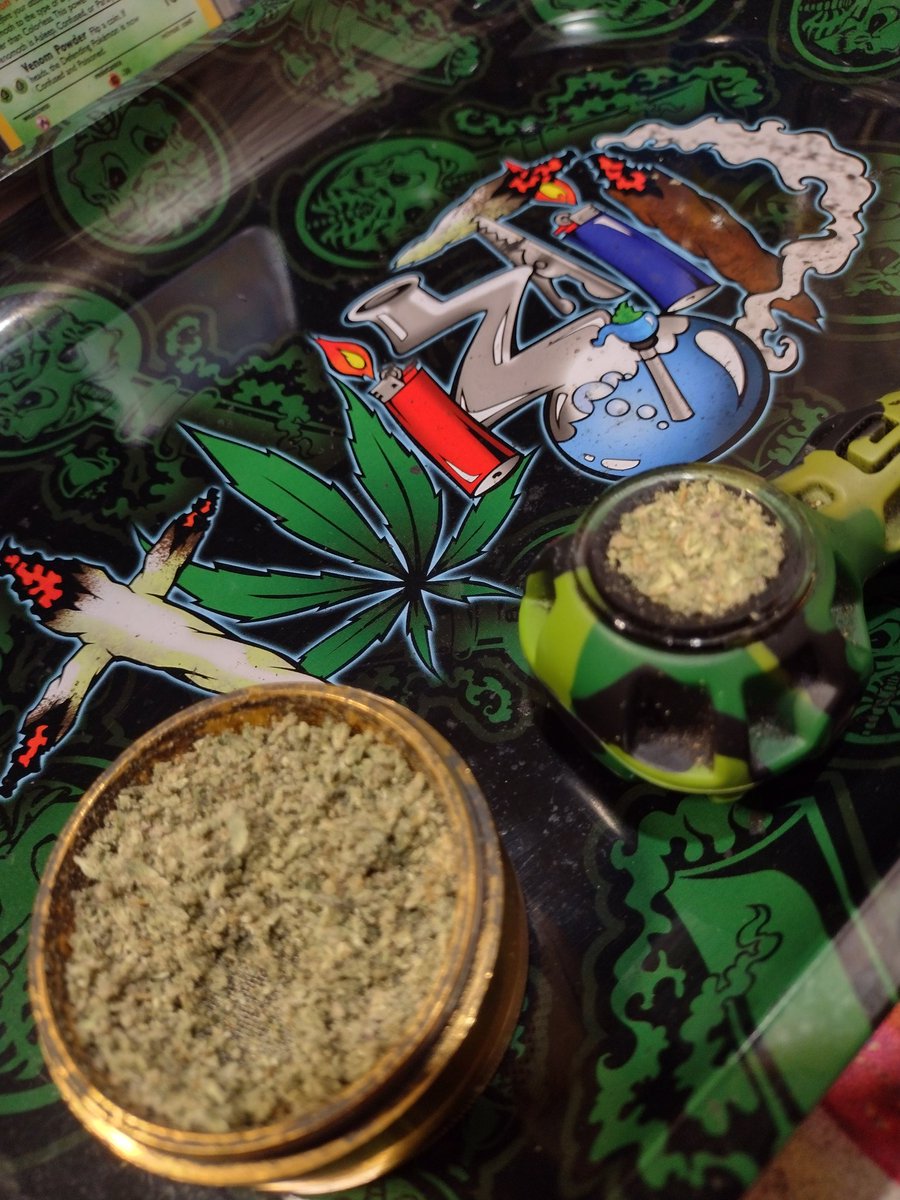 WayyTooHigh7's tweet photo. Starting the first Friday of the year off right! #420 #WeedLovers #twiztid #TGIF https://t.co/oTNAnMZA9k