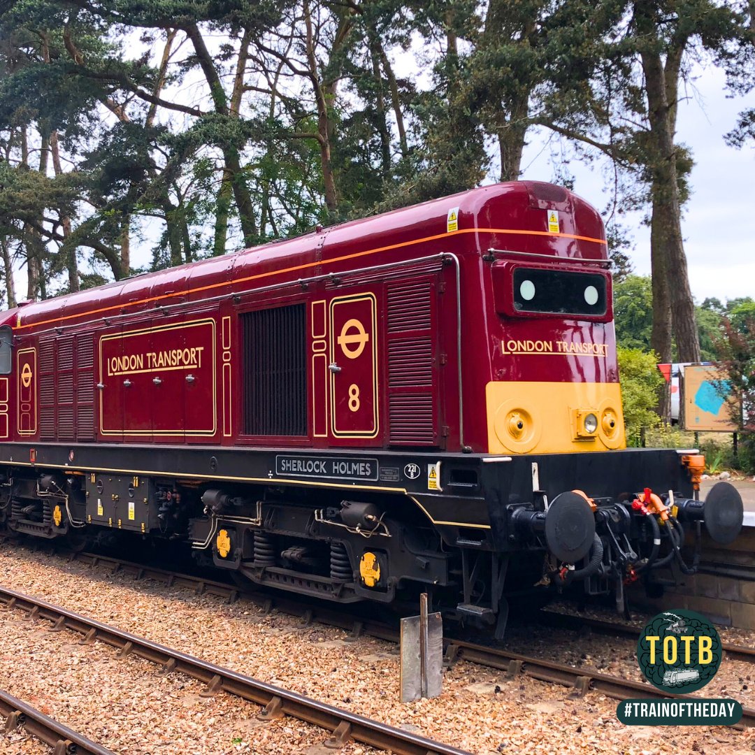 🕵️‍♂️ This is 'Sherlock Holmes'. Elementary. 

🚁 These Class 20 diesel locomotives are nicknamed 'choppers' due to the sound they make. 

⭐ 13/10 - Get to the chopper!

#trainoftheday #totb #trains #railways #diesel #dieselengines #diesellocomotives