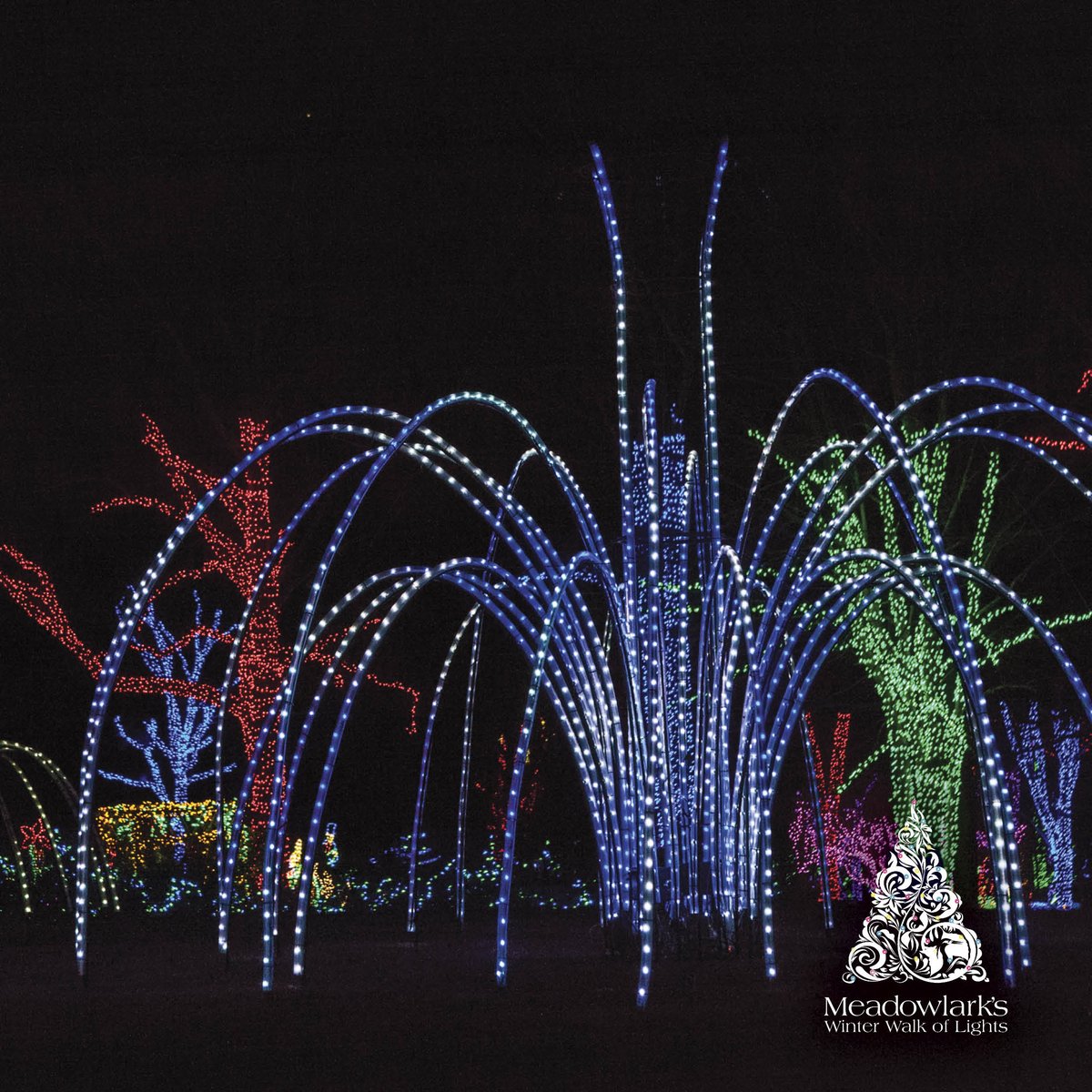 This is the last weekend to enjoy Meadowlark's Winter Walk of Lights. Sip on a hot chocolate &amp; soak in the glow as you slowly stroll through the gardens. This weekend will be a much more intimate experience than during our peak holiday nights.
Tickets: ow.ly/Q7cs50QnoAt