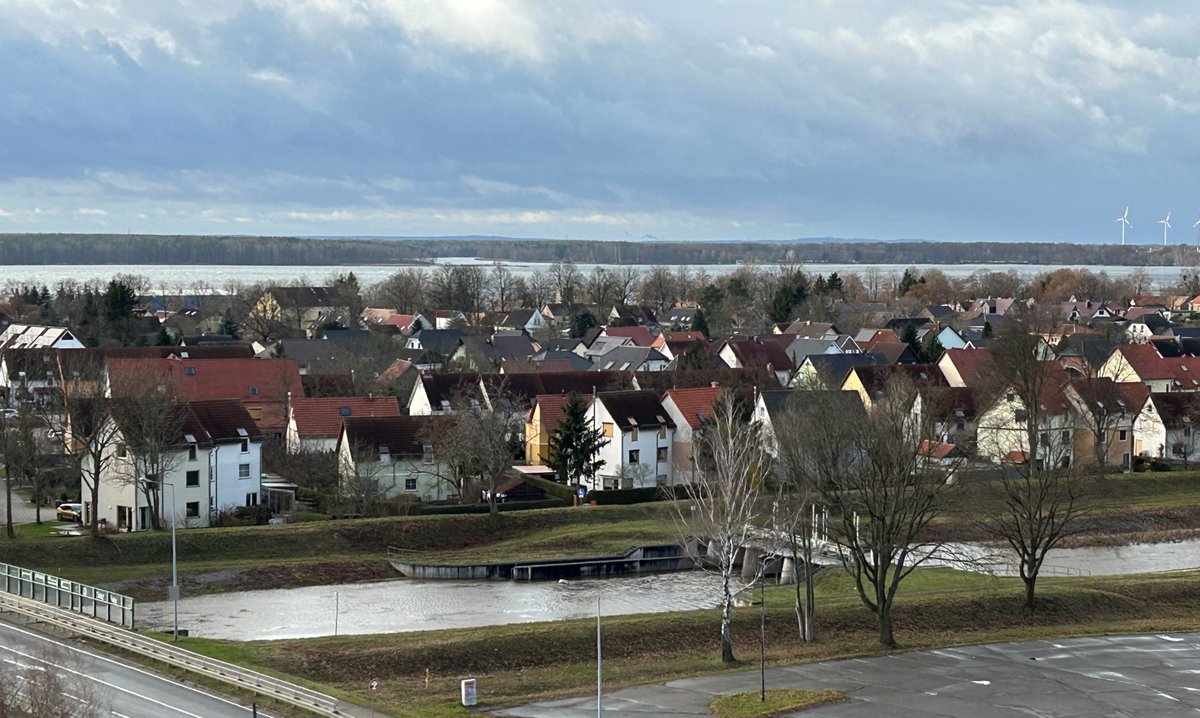 #Flutungszentrale der #LMBV steuert das Bewirtschaften der #Bergbaufolgesee|n in der #Lausitz: mit bis zu 2,3 m³/s wird dieser Tage u.a. die #SchwarzeElster in Richtung #GeierswalderSee und #SedlitzerSee entlastet tagesschau.de/inland/regiona…