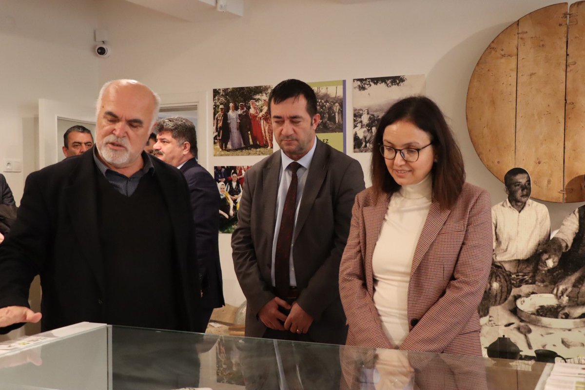 Yalova Valimiz Sayın Dr. Hülya Kaya, Yalova İl Altınova İlçe protokolü ve Subaşı Belediye Başkanımız Turan Canbay ile birlikte beldemizde bulunan Subaşı Göç Evi’ni gezdiler.