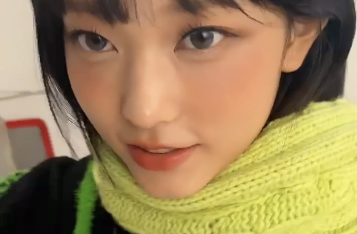 mo9uHR's tweet photo. 개구리소녀 졸귀🐸💚 https://t.co/FyRT0w1EAM