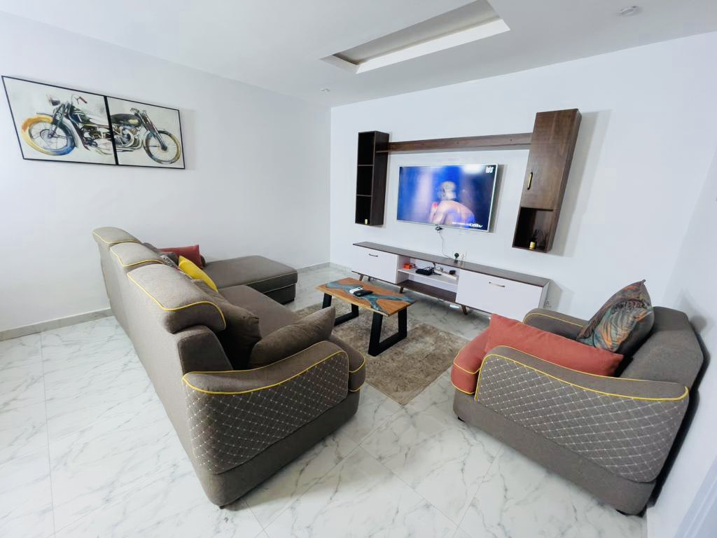 MShortlets's tweet photo. Here’s to a weekend filled with comfort, luxury and happy moments @mitershortlets 

Location: 1-bedroom apartment V/I
Rate: N75,000 a night 

Send a Dm to book a stay https://t.co/Zg0K6eOfQW