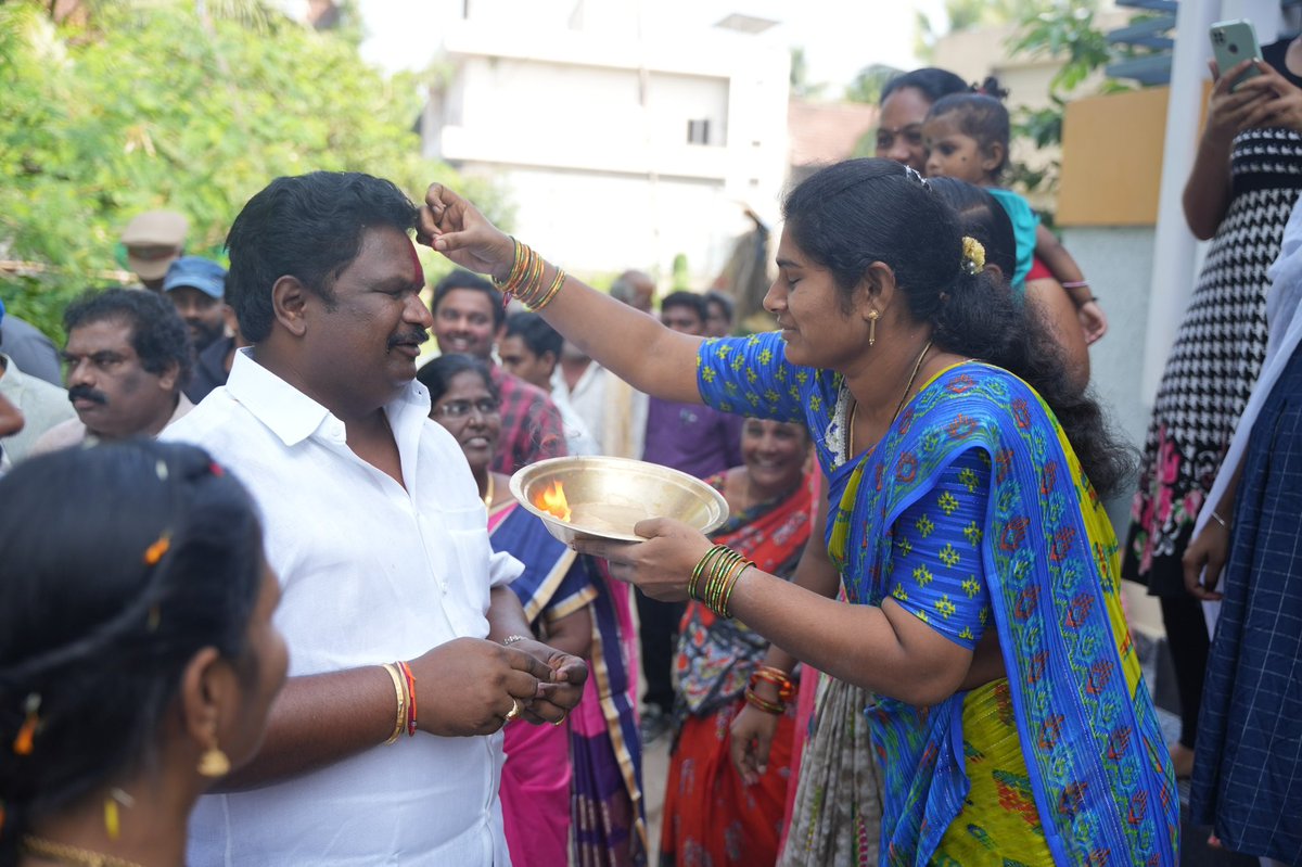 JaggireddyYSRCP's tweet photo. కొత్తపేటలో ఉధృతంగా సాగుతున్న గడపగడపకు మన ప్రభుత్వం కార్యక్రమం.

#AdminPost #GadapaGadapaprogram #ChirlaJaggiReddy #YSJaganCares #Kothapeta https://t.co/DwvxXXC4Ax
