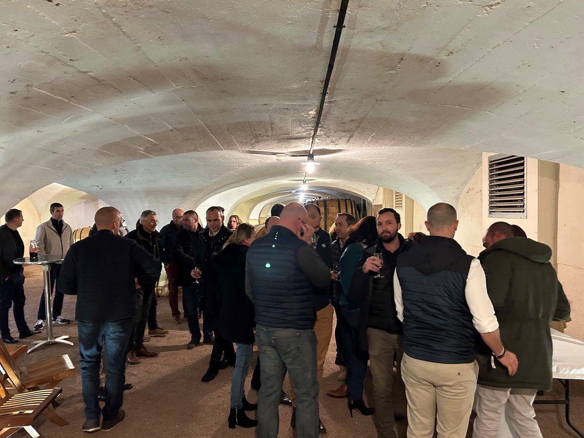 EneriaFR's tweet image. 📚🌟 Redécouvrir un article qui nous a inspirés ! 🚀📰 
👉Nos équipes service &amp;amp; maintenance pour les groupes électrogènes se sont réunies, durant 2️⃣ jours au Château de Pizay (69), afin d’échanger sur différents sujets 
#TeamBuilding #Espritd&apos;équipe #Partage #EneriaTeam