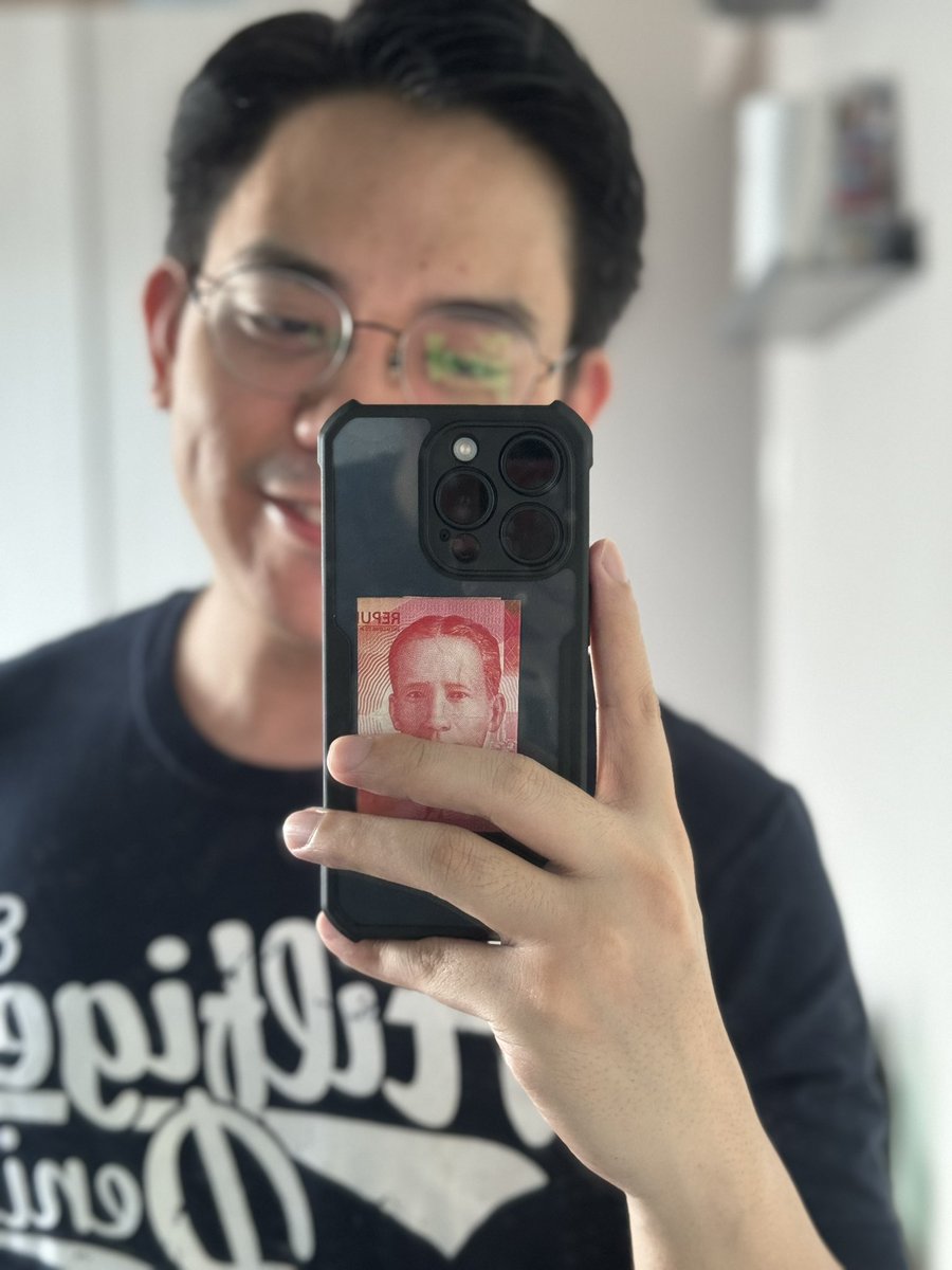 yeo_sef's tweet photo. Pwede na bang tanggalin yung 50 pesos sa likod ng phone? 🫠🫠🫠 https://t.co/rbmzqavqpo