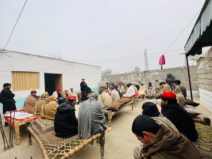HamzaMohmand24's tweet photo. #Pk24Updates
د حلقه پی کے 24 صوبائی اسمبلی اميدوار ارشاد مهمند,صوبائی کونسل ممبر مشتاق احمد خان ,سابقه صوبائی کونسل ممبر جمروز خان مهمند,نن په يونين کونسل کوپر ويلج کونسل غنې ډهيری کښې شموليتې غونډي ته ده وينه په وخت۔
#ANP #ANP_MalakandPk24 #Vote4Laltain
@AimalWali @ANPMarkaz https://t.co/s45MPlPcXH