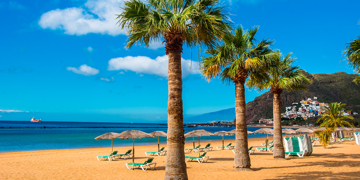 #LasTeresitas is een populair strand op #SantaCruzdeTenerife. 🏖️
Het heeft meer dan 1KM fijn goudkleurig zand, waardoor het perfect is om te wandelen & een dagje met het gezin door te brengen.🥰 Kom jij het bezoeken? 🙌
👉 bit.ly/3QKAi1r

 #SpainCoast @canaryislandsEN