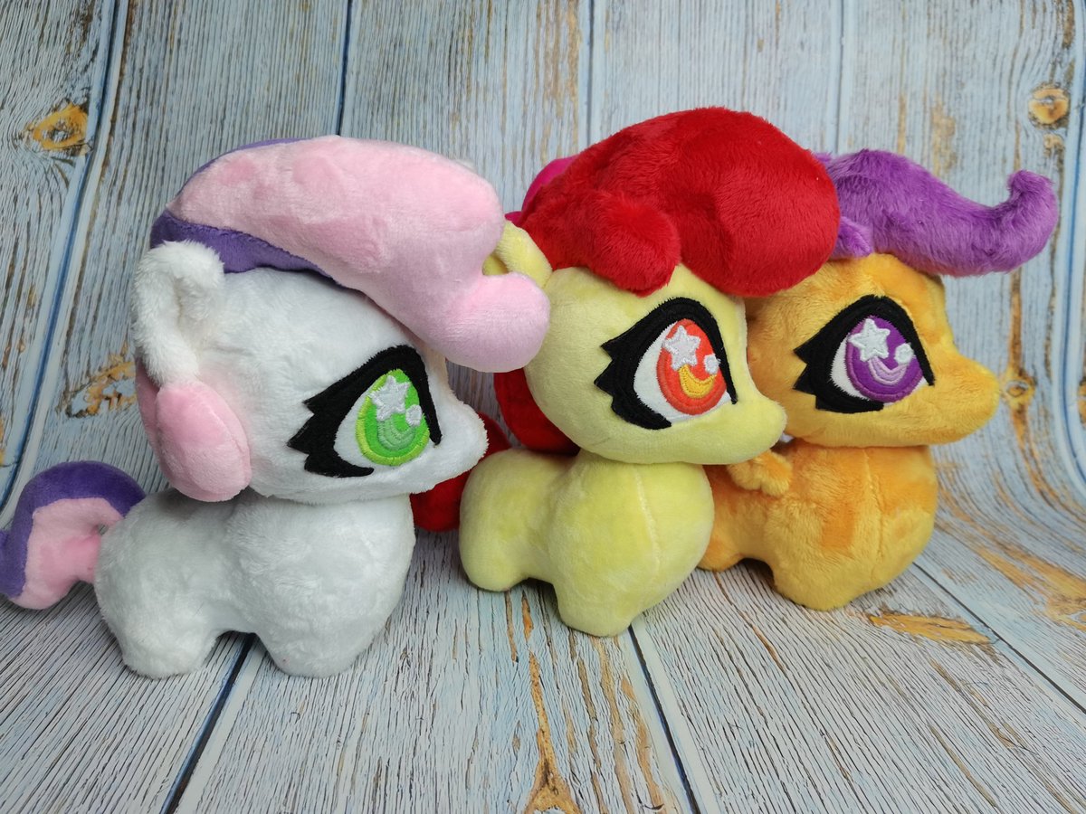 Hel1ish's tweet photo. Finished mini chibi commission with Cutie Mark Crusaders 🤗
Apple Bloom's bow on magnet https://t.co/9TxikGKwep