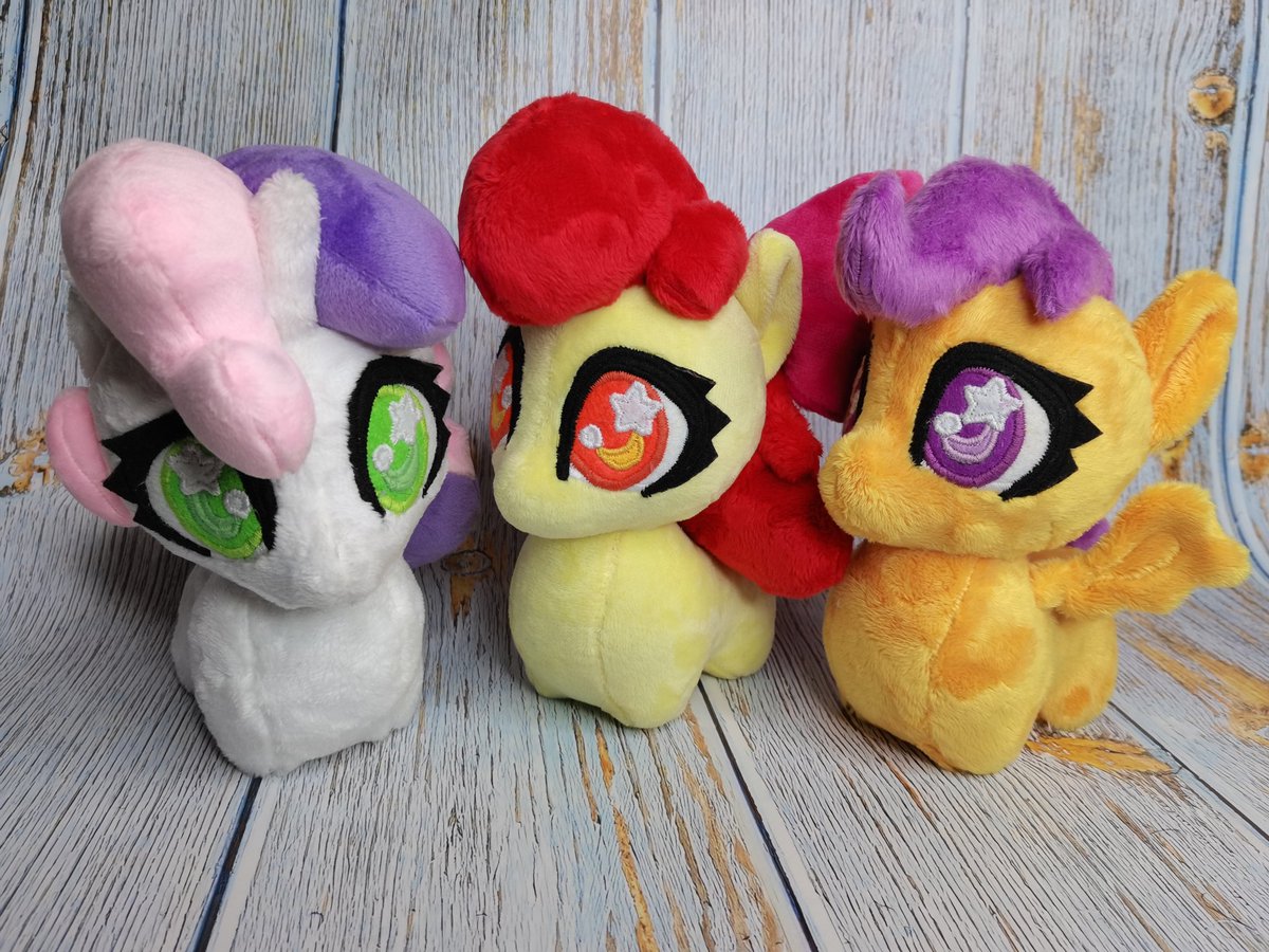 Finished mini chibi commission with Cutie Mark Crusaders 🤗
Apple Bloom's bow on magnet