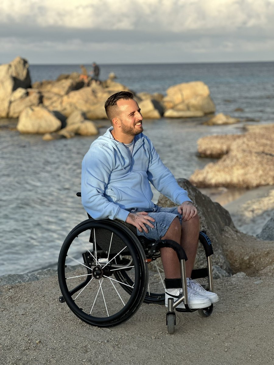 Je dis pas que c’est génial d’être handicapé, je dis juste que ça fait 12 ans que j’ai pas mis une goutte de pipi sur la cuvette
