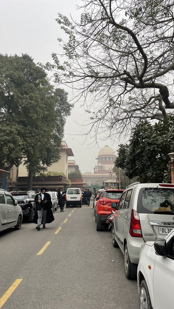 lawafficionado's tweet photo. SC looks very pretty in misty mornings of December. With its grandiosity (structure and otherwise), it brings a clear stream of all sorts of feelings each day. It makes you feel humble. It makes you feel afraid. It makes you feel enriched as a human being. https://t.co/BSuUk4BjSP