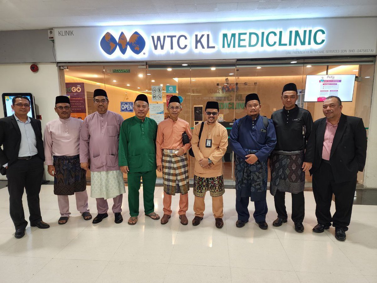 kkgerik's tweet photo. Wacana Strategi Kementerian Pendidikan Tinggi yang telah disempurnakan oleh YAB Dato’ Seri Anwar bin Ibrahim, Perdana Menteri 
Terima kasih kepada YB Dato’ Seri Diraja Dr.Zambry bin Abd Kadir Menteri Pendidikan Tinggi yang sudi bertemu dan beramah mesra dengan Pengarah2 KKNP. https://t.co/cPxUBk0qLX