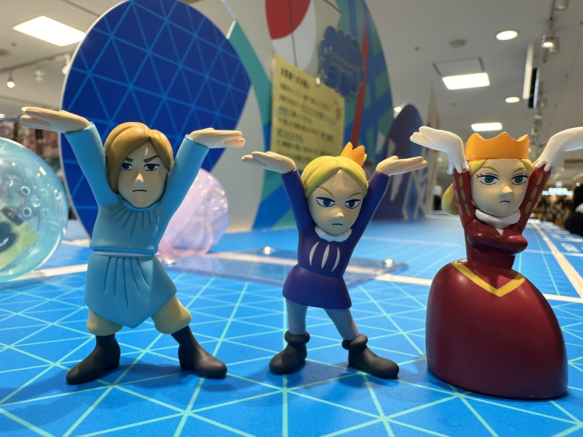 皆様、2024年も何卒よろしくお願いいたします🙇

今日ショッピングセンターのガチャガチャコーナーで素敵なものを見つけたので共有しておきますね🥰🥰🥰🥰

この掌の上にペンを置いて使うんだそうです。
ボッジは当たりませんでした。