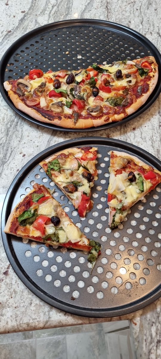 ridetoworkpol's tweet photo. @zahribeth Looks great Beth, we did home made pizzas while watching the telecast. Sorry that's all that left. #GoCaleb https://t.co/9uPchCZcuW