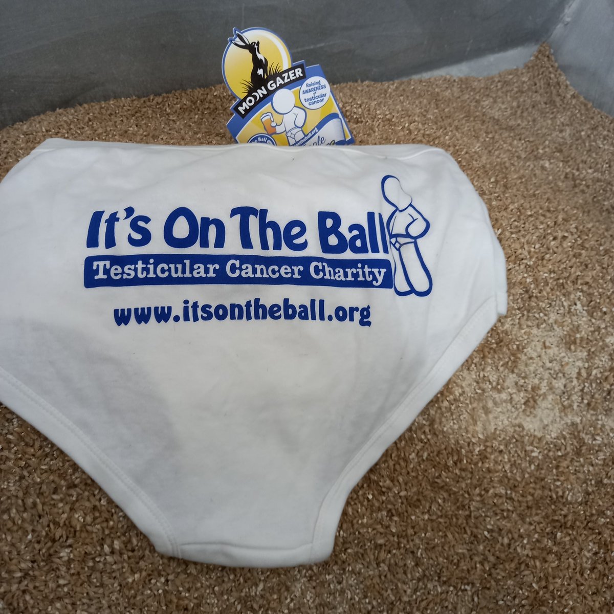 moongazerale's tweet image. Here we go for our second and final brew of the week of #keepchecking for @Itsontheball #TesticularCancer awareness. While you wait for this our Get Checking version is in pubs now!!!!! Enjoy