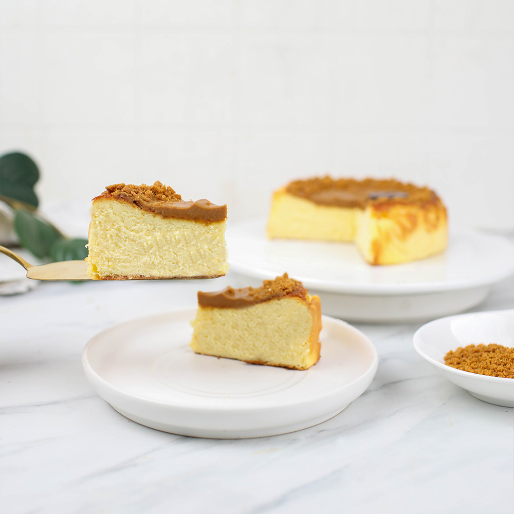 dapurcokelat's tweet photo. Savor the symphony of flavors in every bite of this Basque Burnt Cheesecake. Creamy and utterly irresistible! 🍰✨ 

#dapurcokelat #DCBasqueBurntCheesecake #cake #cheese #Basqueburntcheesecake https://t.co/rAVQifounK