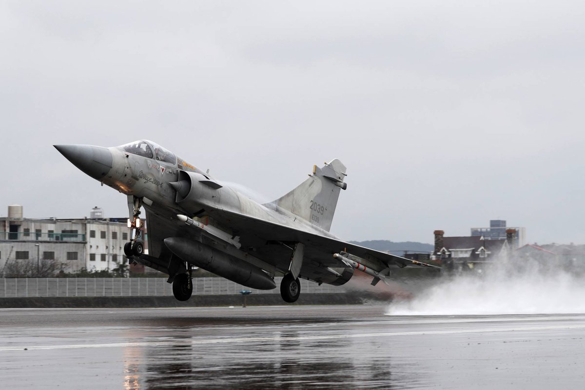 Roberto_yeager's tweet photo. Buenas noticias para la flota de (bellísimos) #Mirage 2000-5EI/DI de #Taiwan
➡️328 millones $ para repuestos para los #Snecma https://t.co/1BnU7W0TAx
➡️12,8 millones $ para mantener los misiles #Mica y R550 #Magic (aunque sólo para los 9 biplazas 2000-5DI https://t.co/s40NtmEk5H https://t.co/UkeVLITY8p