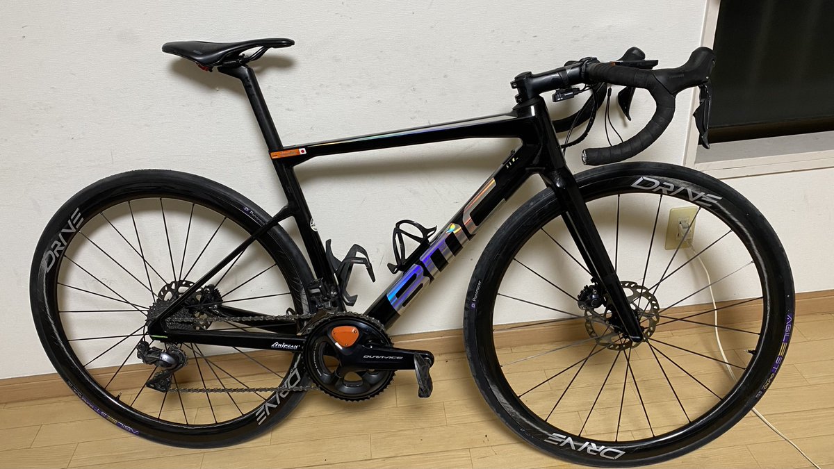 ke0951_cycle's tweet photo. 今年のホイールはElite wheelsになります!
とりあえずdrive40Dをインストール✨
カーボンスポークにセラミックベアリングと豪華セットなので、乗るのが楽しみです😌
#elitewheels
#drive40D https://t.co/x4QrgePBAa
