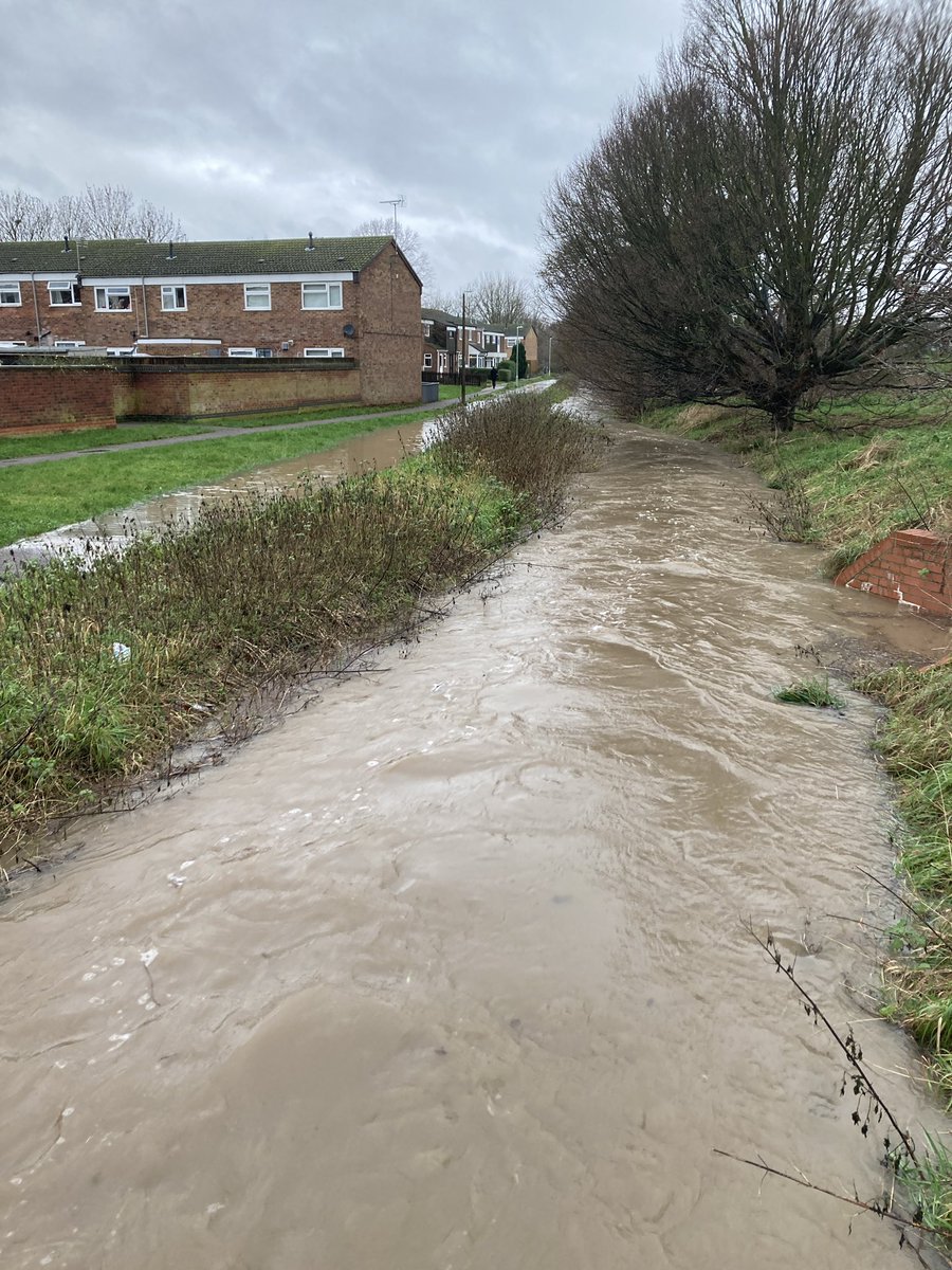 MBPhotographic's tweet photo. The stream next to our house along the yellow brick road in Newmarket which is normally dry, burst its bank overnight due to heavy rain. #rain #flooding #newmarket #suffolk #yellowbrickroad https://t.co/hEmGILoPui