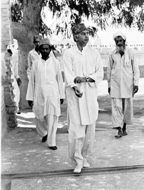 mallah_rabail's tweet photo. Lets Celebrate birthday of Quaid-e-Awam Shaheed Zulifqar Ali Bhutto, the one who gave voice to common man &amp; made common man partner to political process. He introduced Politics of masses with the slogan of Democracy, Rule of law, &amp; all power to the people. SZAB 1/2 https://t.co/wPFKx5Th5m