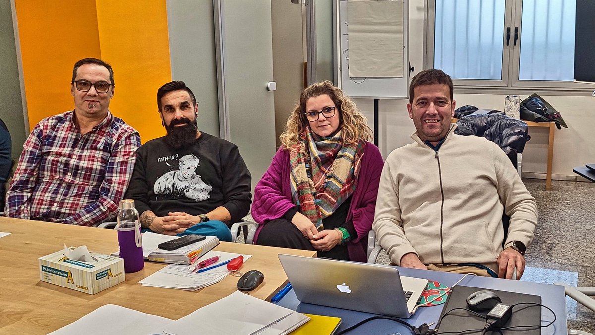 FIUSO_Asturias's tweet photo. #USOindustria Asturias en 48h maratonianas de negociación no ha sido posible alcanzar un acuerdo que recoja las necesidades actuales para la plantilla de #OROVALLE Una vez más la dirección de empresa no entiende la situación que vivimos y continúa secuestrando el convenio #juntxs https://t.co/gdF5sgGqQk