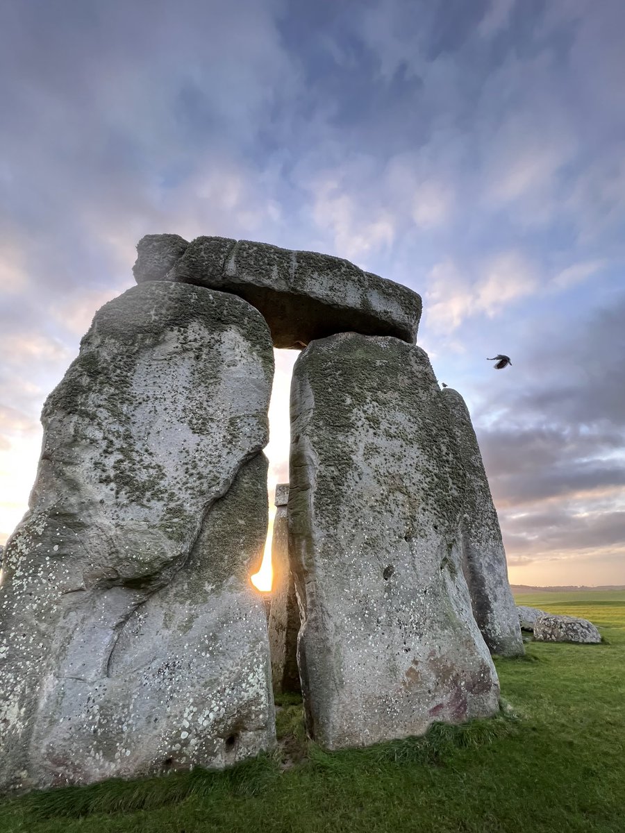 ST0NEHENGE's tweet image. Sunrise at Stonehenge today (5th January) was at 8.10am, sunset is at 4.14pm 🌤