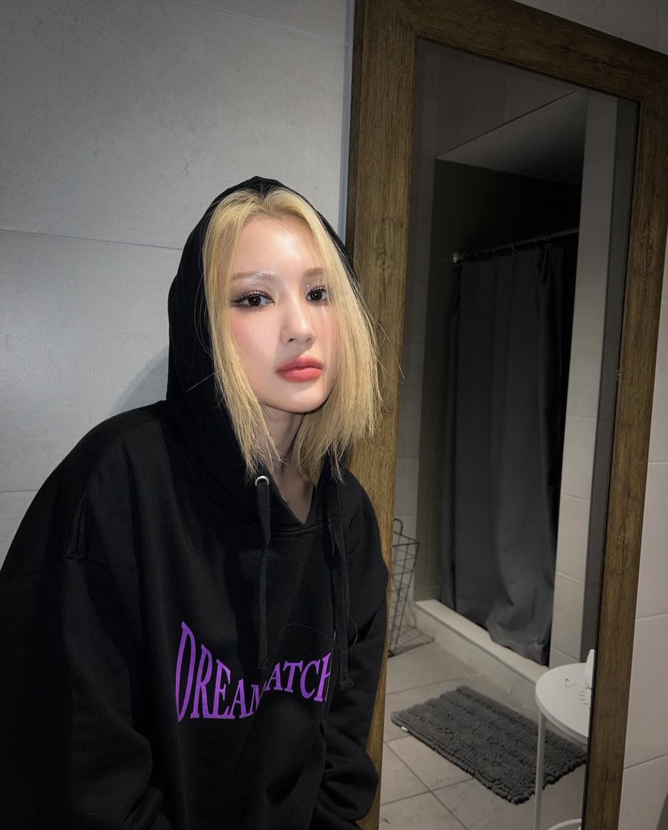 hourly siyeon tweet media