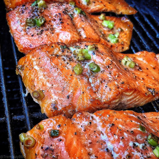 BBQlads's tweet photo. Salmon hot smoked is one my favourites, especially when it has a colour like this beauty! You in for some salmon now? 😋
🐟
🐟
📷 @tremblaybbq One word : Color !
🐟
🐟
#tremblaybbq #hotsmokedsalmon #🐟 #justbbq #barbecuebible #webergrillsca #weberkettle #salmonfillet #salmon https://t.co/ndA7tT7LUA