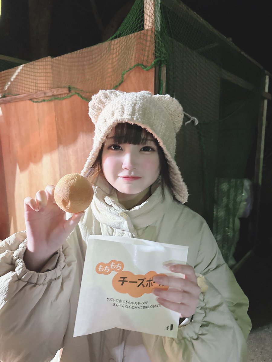 sato_minami16th's tweet photo. 初詣パジャマで行ったしチーズボールと顔の丸さ変わらんかった。 https://t.co/lb3Q27OCXN