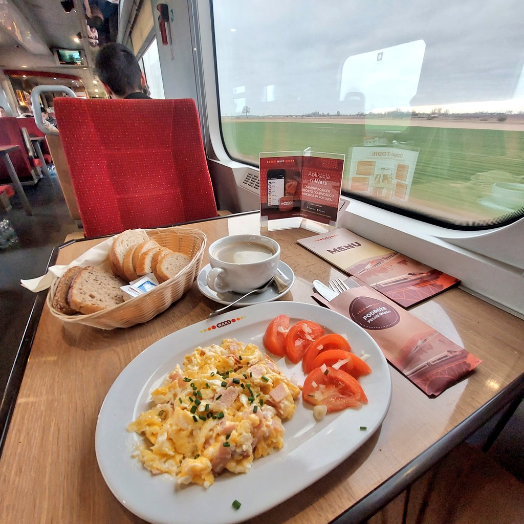 This is your usual reminder that we should protect @_DiningCar at all costs. It's what makes train travels special. (Poland's @PKPIntercityPDP & Wars 👌)