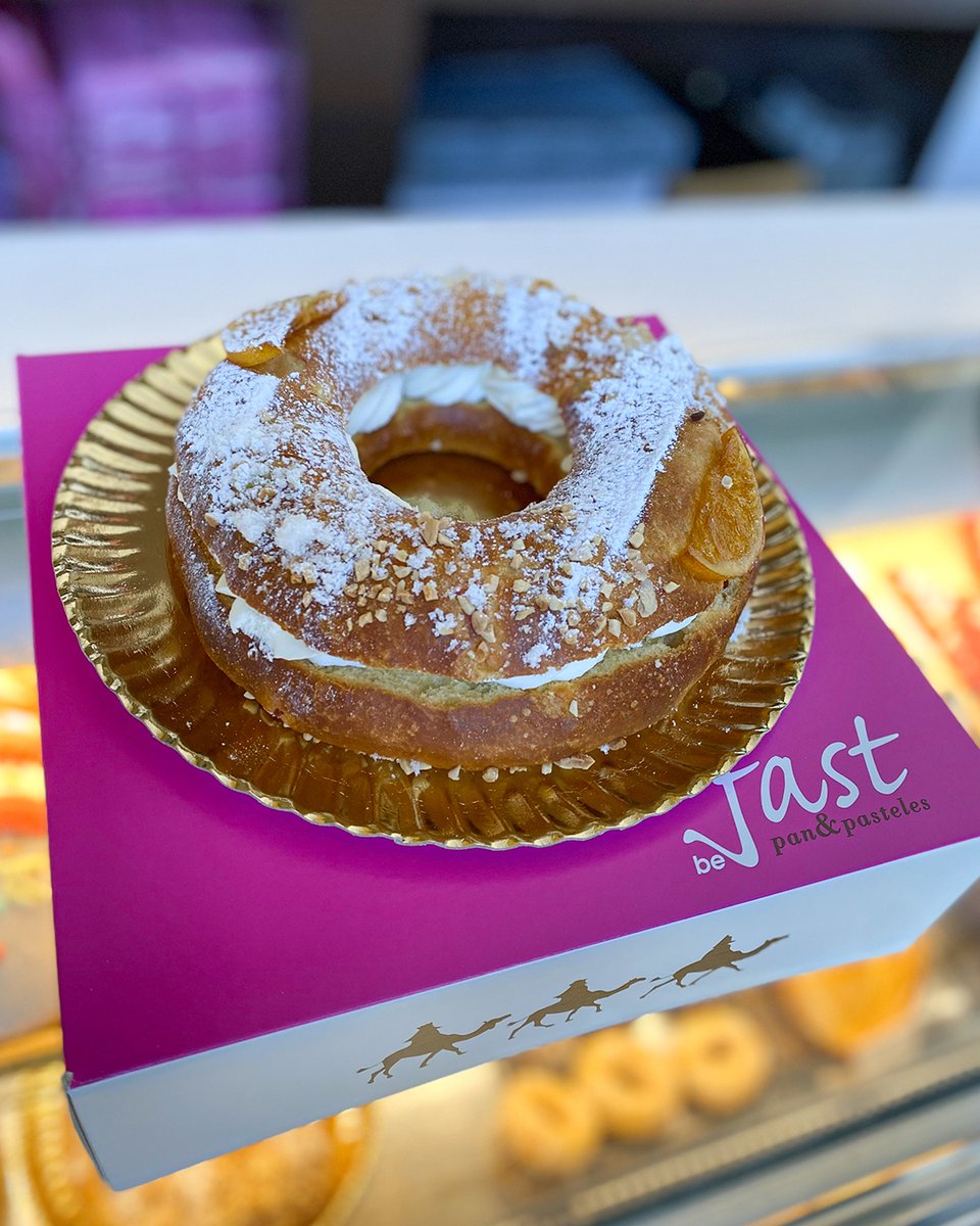 ¿De nata, de chocolate o de crema? Escoge tu roscón de reyes favorito en Pan &amp; Pasteles y sorprende a todos en la noche más mágica del año 👑 .