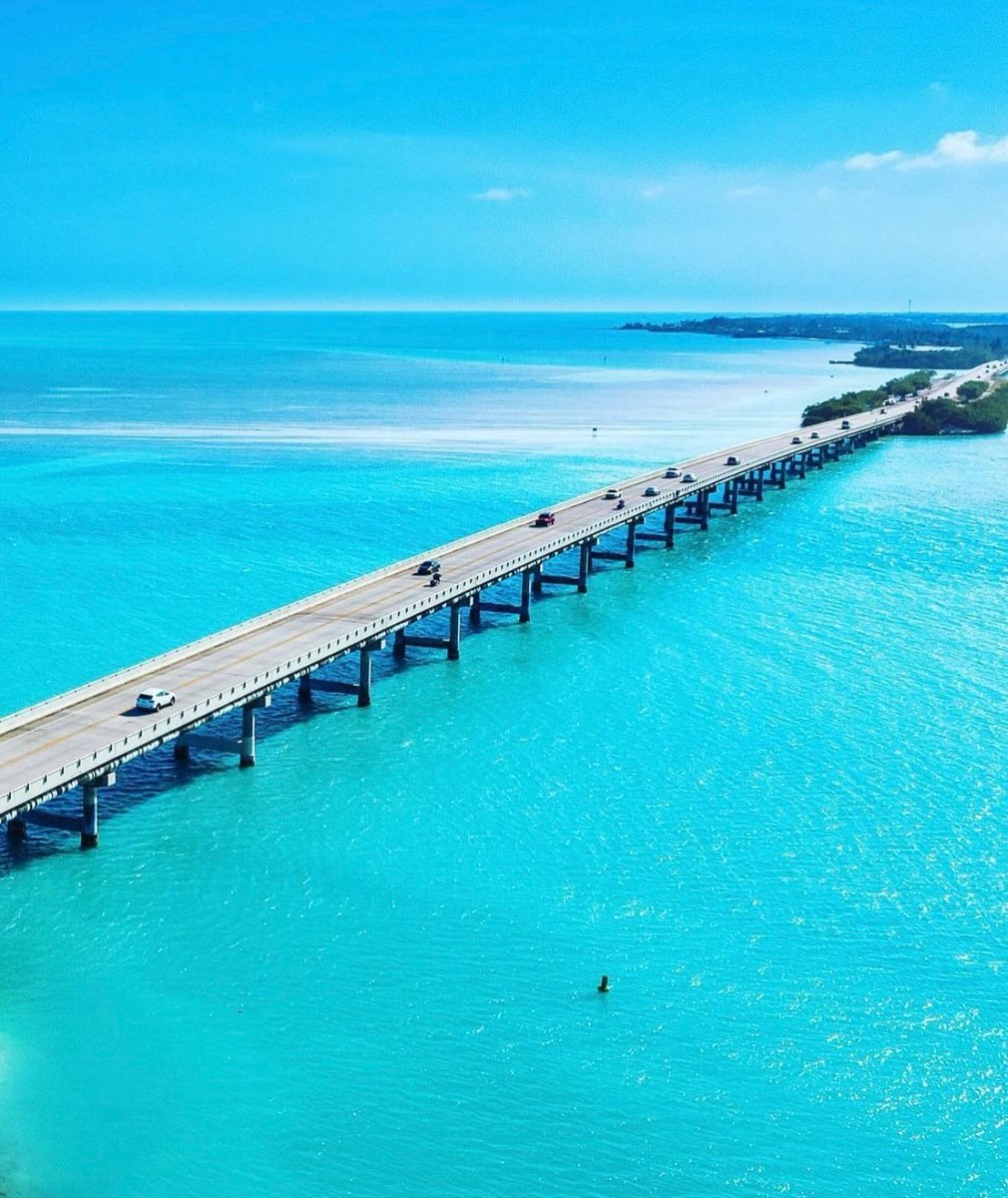 Key West Fl 
When the journey is as stunning as the destination. #sevenmilebridge #keyslife #keywest 
.
.
.
➢ Credit 👉🏆📸 @vacashawns_by_shawn