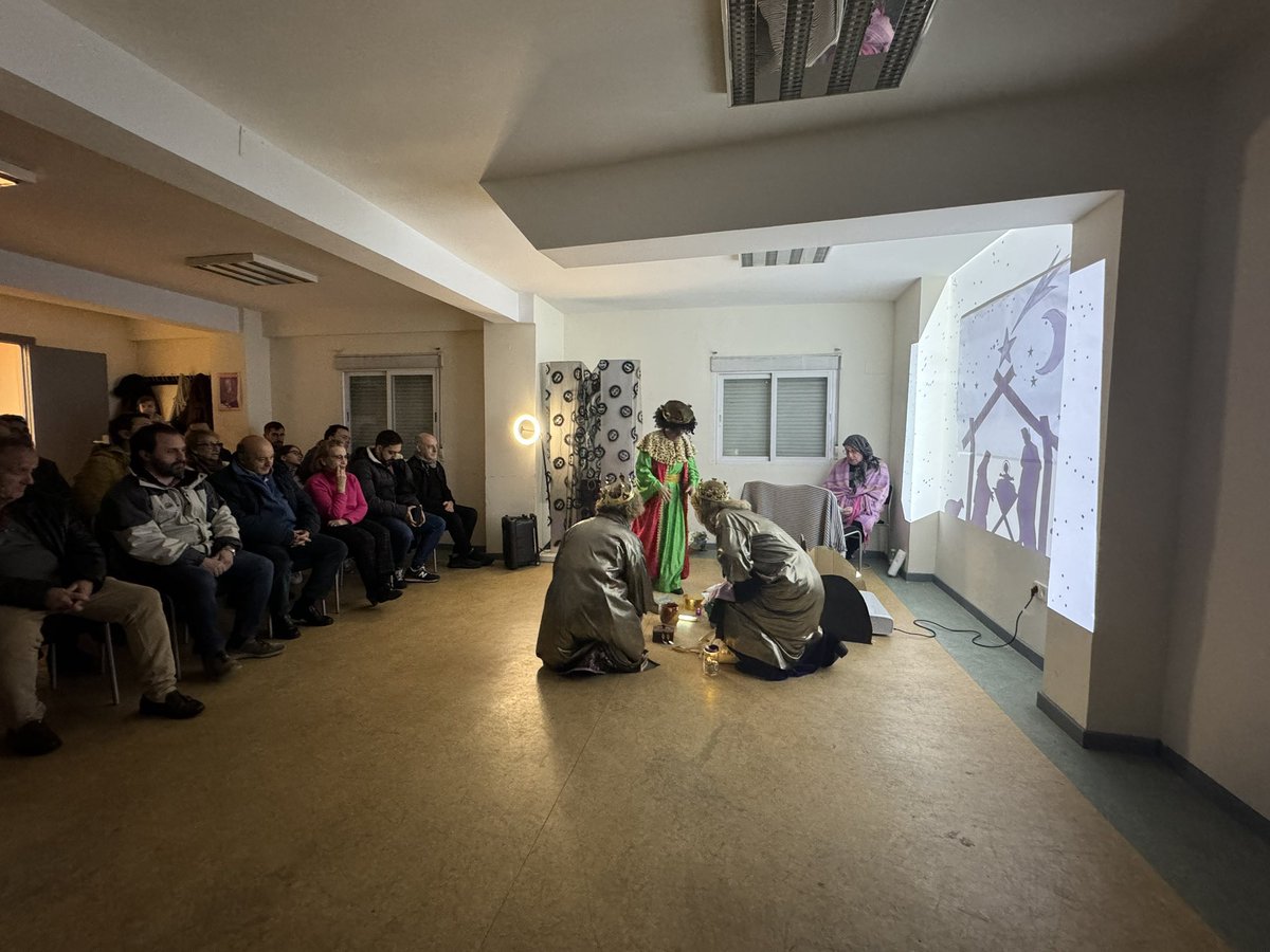PSMostoles's tweet photo. Hemos representado las tres reinas Magas, una obra de teatro, que hace un llamamiento a la igualdad, la paz y la inclusión.

Agradecer al actor Pedro García Marzo su asistencia y haber compartido este rato con nosotras y nosotros. https://t.co/RNiEao6vDT