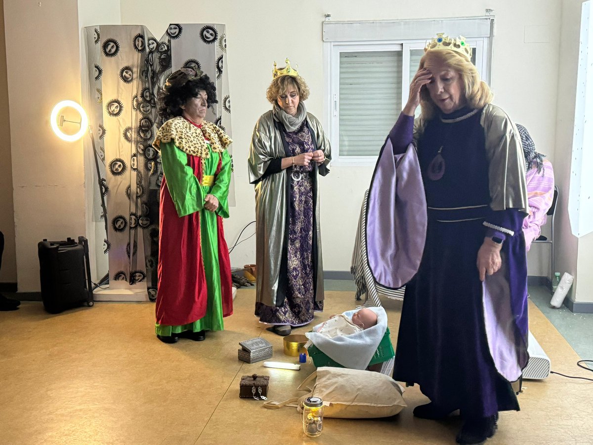 PSMostoles's tweet photo. Hemos representado las tres reinas Magas, una obra de teatro, que hace un llamamiento a la igualdad, la paz y la inclusión.

Agradecer al actor Pedro García Marzo su asistencia y haber compartido este rato con nosotras y nosotros. https://t.co/RNiEao6vDT