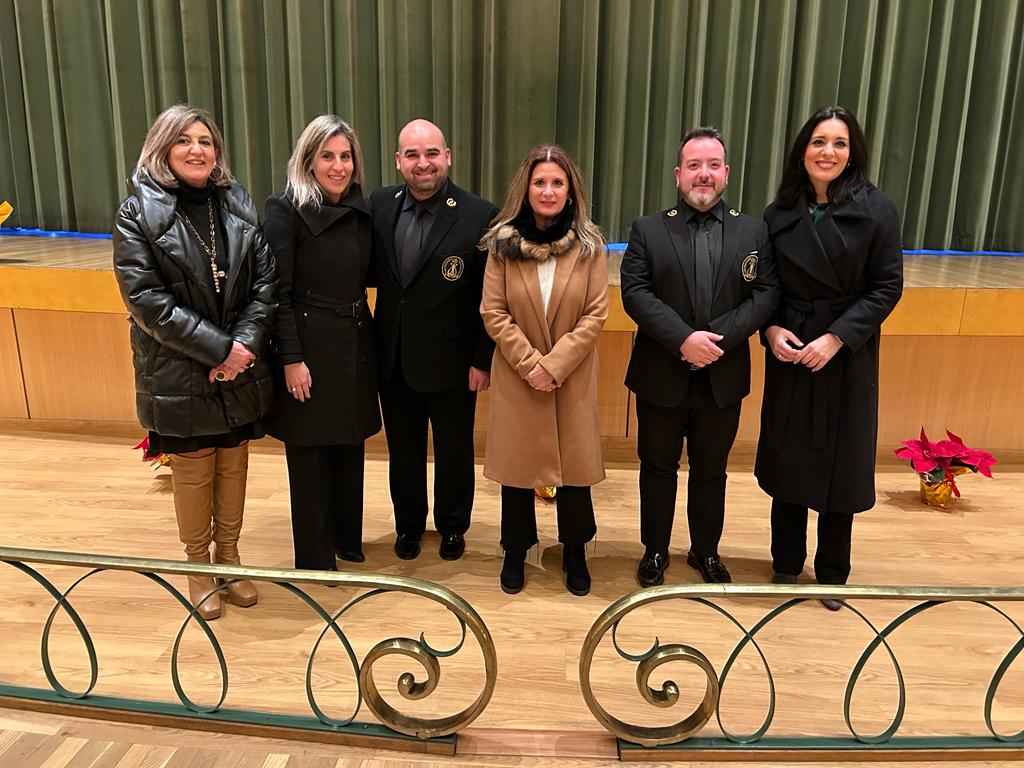 aytolinares's tweet photo. ⚪️ GRAN CONCIERTO DE AÑO NUEVO
@BMLinarejosC celebró su I Gran Concierto de Año Nuevo, a beneficio de @PidemeLaLuna_, con el apoyo de @Cultura_Linares.
 
🔹 La alcaldesa de #Linares, @auxidelolmo, y concejales acudieron a este cita, mostrando así su apoyo al talento local. https://t.co/CEcfQrEIRV