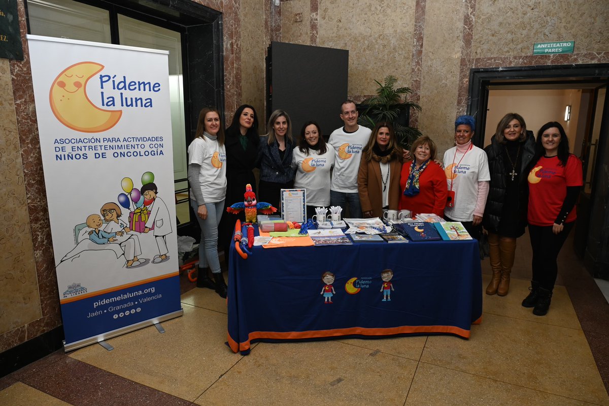 aytolinares's tweet photo. ⚪️ GRAN CONCIERTO DE AÑO NUEVO
@BMLinarejosC celebró su I Gran Concierto de Año Nuevo, a beneficio de @PidemeLaLuna_, con el apoyo de @Cultura_Linares.
 
🔹 La alcaldesa de #Linares, @auxidelolmo, y concejales acudieron a este cita, mostrando así su apoyo al talento local. https://t.co/CEcfQrEIRV