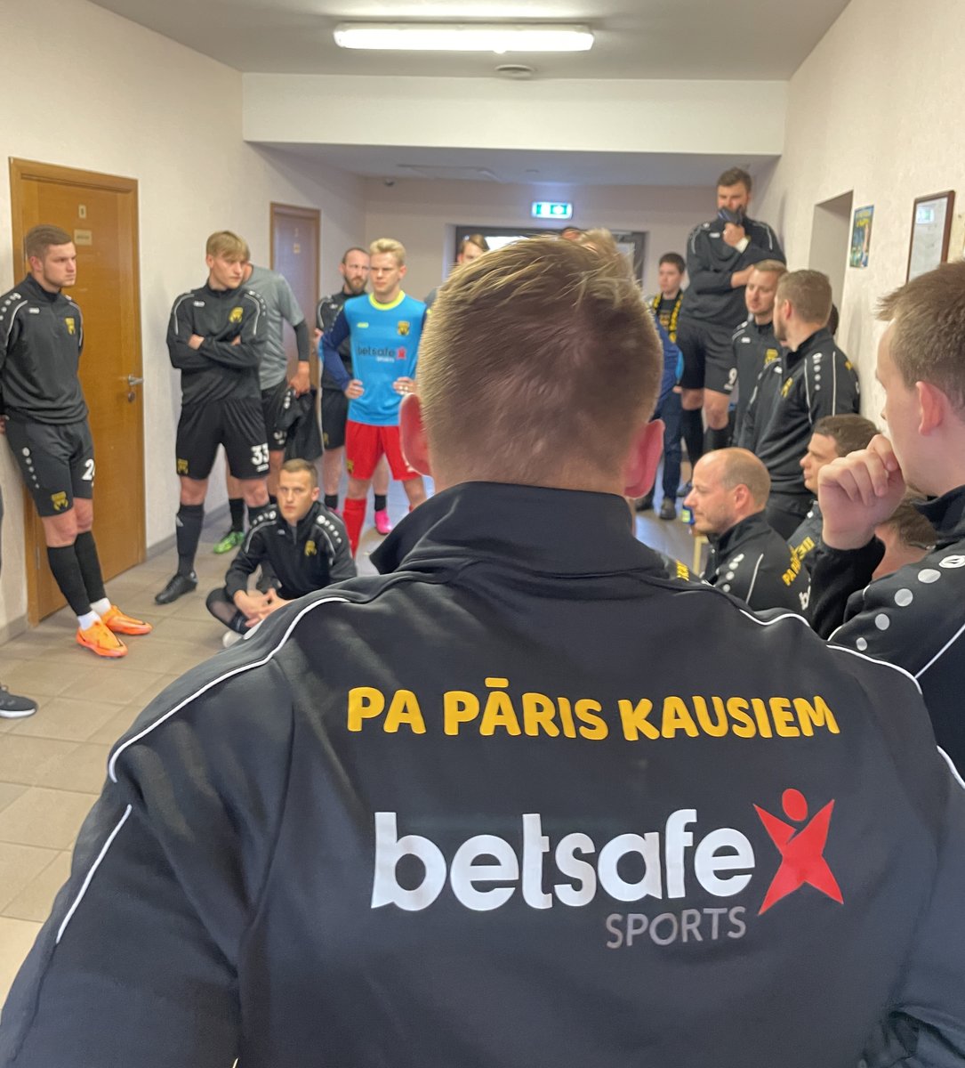 PaParisKausiem's tweet photo. Paldies @BetsafeLatvija , kas mums noticēja no pirmās dienas un bez kā palīdzības futbola komūnas ''Pa pāris kausiem'' piedzīvojums Latvijas futbolā nebūtu bijis iespējams. Lai arī tagad mūsu ceļi šķiras, šis bija lieliski kopā pavadīts laiks. https://t.co/9cGEmwGEMF
