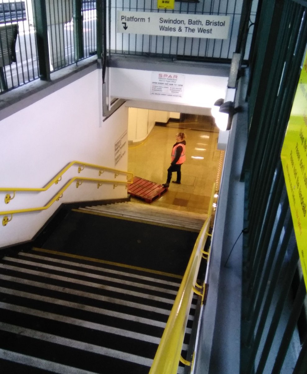 EVTamlyn's tweet photo. Wellies recommended if travelling from #DID this morning! Platforms 4&amp;5 are blocked, but the staff have  placed some pallets down for access to platforms 2&amp;3.

#flooding #Didcot https://t.co/xUsecajCG4